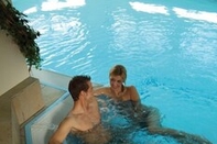 Swimming Pool Hotel Zimba