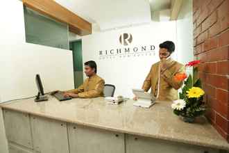 Lobi 4 Richmond Hotel & Suites