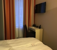 Kamar Tidur 6 Adonis Hotel Strasbourg