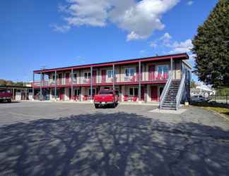 Exterior 2 The Barrie Motel