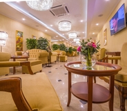 Lobi 2 Ramada by Wyndham Almaty