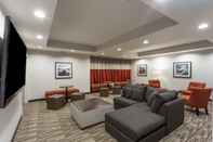 Sảnh chờ Microtel Inn & Suites By Wyndham Fort St John