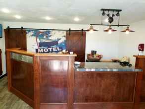 Lobby 4 West Plains Motel