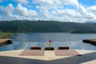 Kolam Renang Lodge on the Lake & Wellness Spa