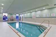 Swimming Pool Holiday Inn Express & Suites Oshawa Downtown - Toronto Area, an IHG Hotel