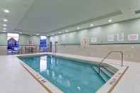 Swimming Pool Holiday Inn Express & Suites Oshawa Downtown - Toronto Area, an IHG Hotel