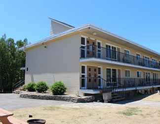 Exterior 2 Sauble Beach Lodge