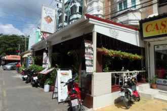 Luar Bangunan 4 Karon Café Inn