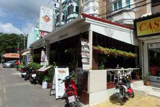 Bên ngoài 4 Karon Café Inn