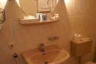 In-room Bathroom Weser Wasserbetten Hotel Baxmann