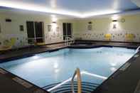 Swimming Pool Fairfield Inn & Suites by Marriott Barrie