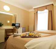 Bilik Tidur 4 Hotel Commodore Terme