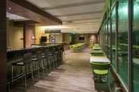 บาร์ คาเฟ่ และเลานจ์ Hampton by Hilton Yopal