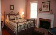 Kamar Tidur 6 The Swope Manor Bed & Breakfast