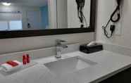 In-room Bathroom 2 Travelodge by Wyndham Calhoun South I-75