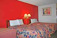 Bedroom Travelodge by Wyndham Calhoun South I-75