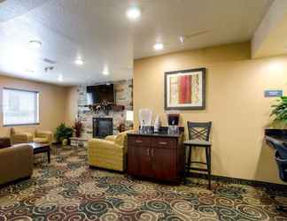 Lobby 2 Cobblestone Inn & Suites - Cambridge