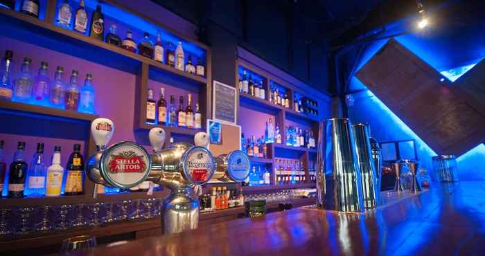 Bar, Kafe dan Lounge Raintr33 Hotel Singapore