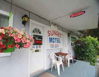 Bên ngoài 2 Sunset Motel