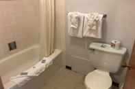 In-room Bathroom Inn Towne Motel