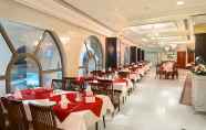 Restaurant 7 Jewar El Saqefah Hotel