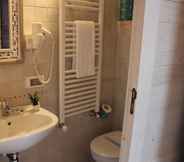 In-room Bathroom 6 Tipico Resort