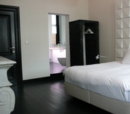 Bedroom 2 B&B Suites Feek