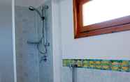 In-room Bathroom 5 Villa Fiori Beach