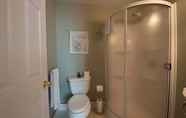 Toilet Kamar 5 Hastings House Bed & Breakfast