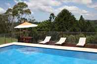 Swimming Pool Montville Holiday Apartments
