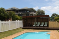 Swimming Pool Horizon Cottages