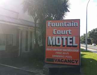 Bên ngoài 2 Fountain Court Motel