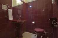 Phòng tắm bên trong Treebo Trend Hotel Sandhya Shree