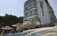 สระว่ายน้ำ 7 Grand Hotel Playa