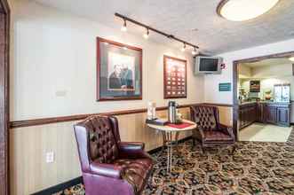 Lobby 4 Rodeway Inn & Suites - Charles Town, WV