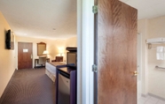 Phòng ngủ 7 Rodeway Inn & Suites - Charles Town, WV