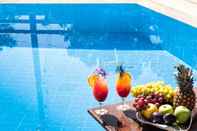 Swimming Pool Villa Maraki