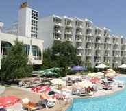 Swimming Pool 6 Hotel Laguna Beach - All Inclusive