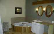 In-room Bathroom 4 Sea Star Beach Retreat