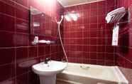 In-room Bathroom 2 Ruei Gung Business Hotel