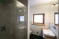 Toilet Kamar Mirtillo Blu Family Apartment