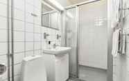 Toilet Kamar 6 Hotel Bema