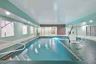 Swimming Pool Holiday Inn Express & Suites New Cumberland, an IHG Hotel