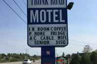 Exterior Trunk Road Motel