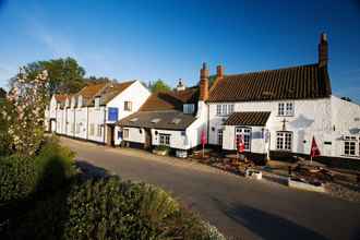 Exterior 4 Lifeboat Inn