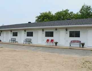 Exterior 2 Travellers Inn Pembroke