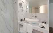 In-room Bathroom 3 Douro Royal Valley Hotel & SPA