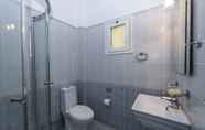 Toilet Kamar 6 Kostis Villas