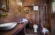 ห้องน้ำภายในห้อง 2 Montanema Handmade Village