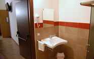 Toilet Kamar 7 Terre Iblee Resort